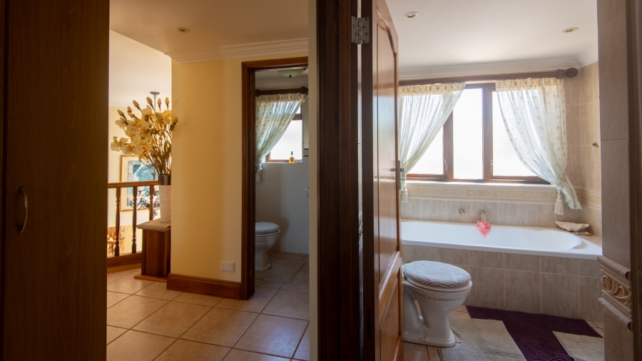 7 Bedroom Property for Sale in Outeniqua Strand Western Cape
